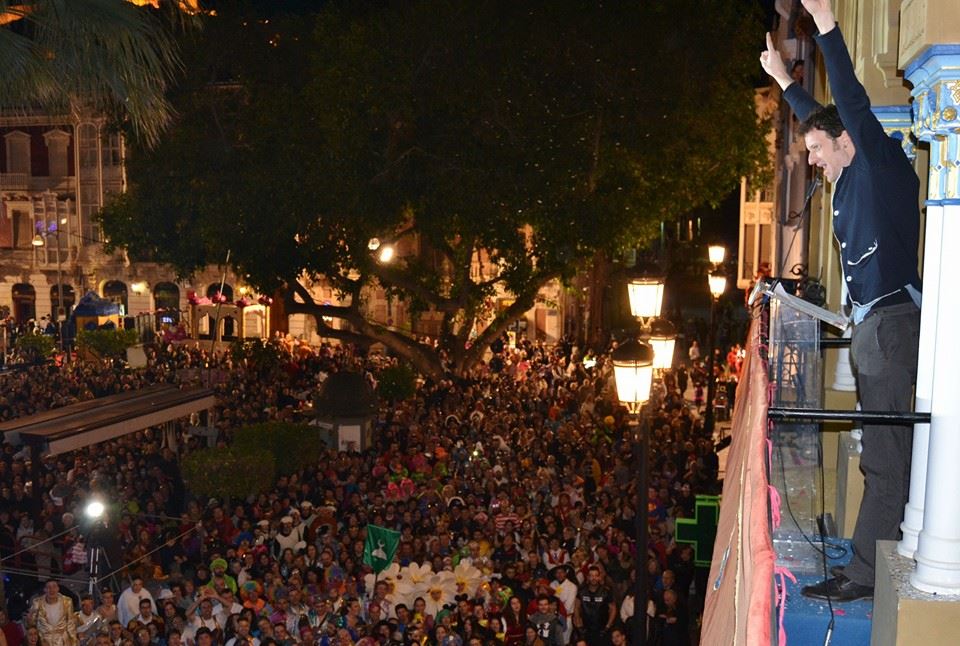 Edu Soto aclamado en su preg�n del Carnaval de �guilas 2015